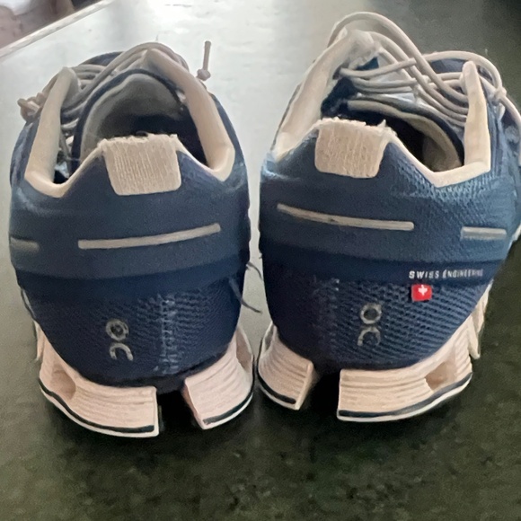 On Running - Picture 5 of 7